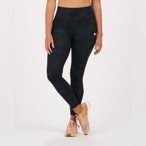 Vuori Daily Legging - Camo